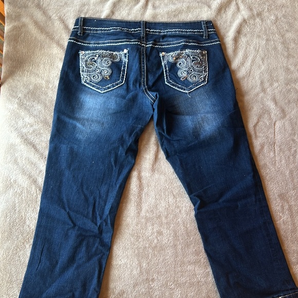 Maurices womens 9/10 denim capris - Picture 4 of 4